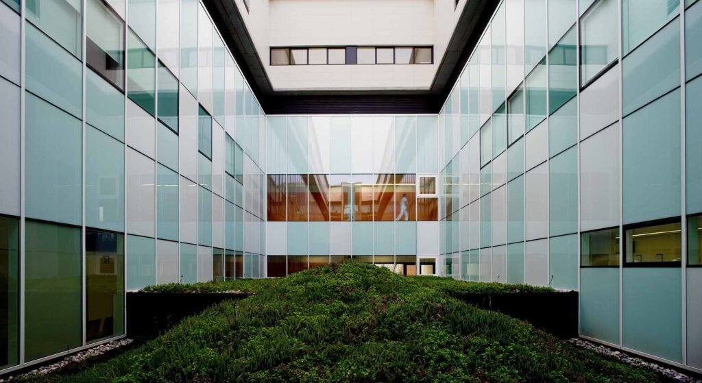 Vista de una arquitectura hospitalaria correcta - CUBREPACK